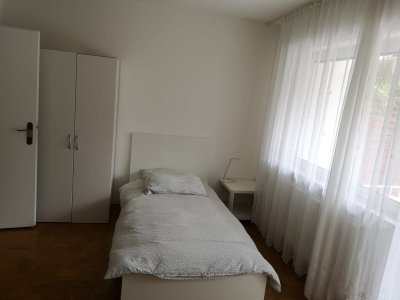 Schönes möbliertes Zimmer in einer 5 WG in Frankfurt zu vermieten