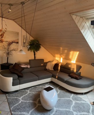 Großzügig geschnittene Dachgeschoss Wohnung 4 Zimmer