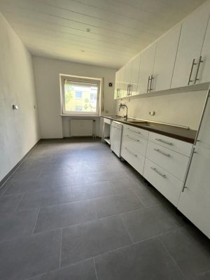 4-Zimmer-Wohnung in Nordenstadt: familienfreundlich / WG Geeignet, guter Schnitt inkl. EBK