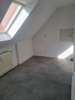Helle 2-Zimmer-Wohnung mit praktischem Grundriss im 3. Obergeschoss in Altenburg