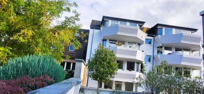 Geschmackvolle 2-Raum-Dachgeschosswohnung mit geh. Innenausstattung mit Balkon und EBK