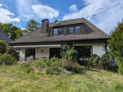 Haus mit Streuobstwiesen und Weide