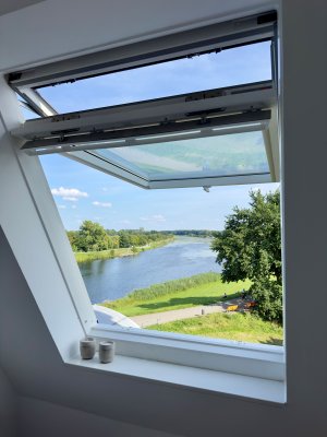 Traumhafte, möblierte 1,5-Zimmer-Wohnung mit Weserblick – zentral