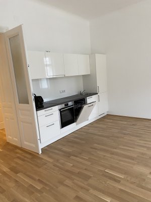 Gemütliches WG-Zimmer in renovierter Wohnung - Perfekte Lage!
