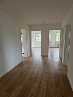 Ruhige neu renovierte 3-Zimmer-Wohnung mit großem Süd-Balkon in München Untermenzing