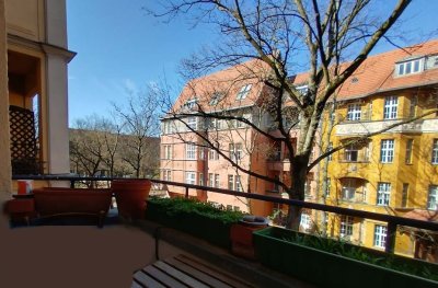 Ruhig und hell sehr verkehrsgünstig gelegen, sehr gefragte gute Wohngegend nähe Rüdesheimer Platz, Altbau möbliert  von Dez 23 bis April 24, an seriöse Mieter zu  vermieten