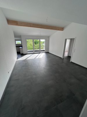 Erstbezug 3-Zimmer-Wohnung mit Balkon und Einbauküche