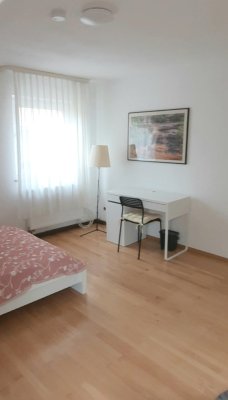 Schönes WG-Zimmer möbliert, Wlan Internet, Einbauküche, Garten, Toplage in Möhringen, Parksiedlung