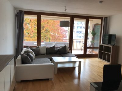 Modernisierte Wohnung mit zwei Zimmern sowie Balkon und EBK in Rosenheim