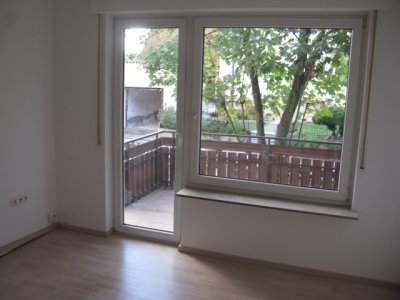 Schöne, gepflegte 3-Zimmer-Terrassenwohnung mit Einbauküche