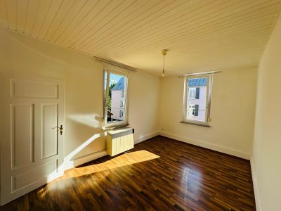 Schöne 2 Zimmer Altbauwohnung Nähe Wilhelma und Neckar