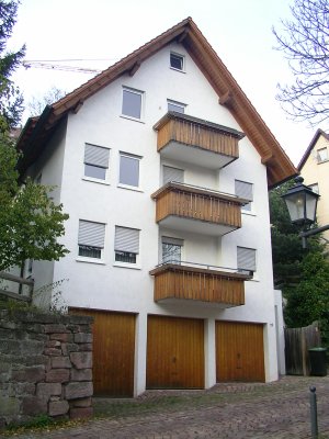 Altensteig gepflegte 3,5-Zimmer-DG-Wohnung mit Balkon und EBK und Garage