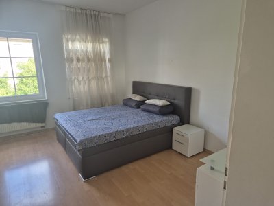 sonnige 2 Zimmer (Ost-West-Lage, hoch), Wohnküche, Bad, nähe Hbf