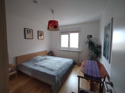 Möbliertes WG-Zimmer in ruhiger 3-Raum-Wohnung