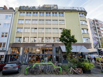 Attraktive möblierte Wohnung mit Einbauküche und Balkon