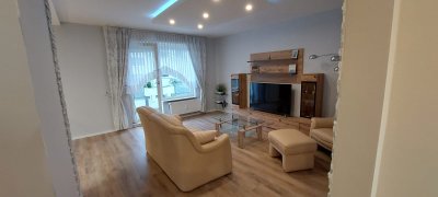 Hochwertige, möblierte 2-Zimmer-Wohnung mit Balkon & Garage