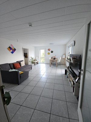 Schöne Wohnung mit Küche, Balkon, Carport und Stellplatz