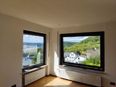 Helle, geräumige Wohnung mit Rheinblick und Terrasse in Ockenfels