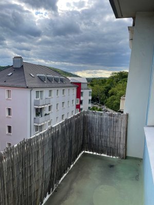 moderne 2,5 Zimmerwohnung mit EBK in Bestlage mit Weitblick